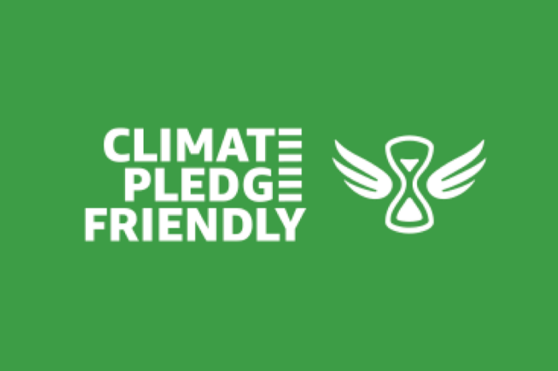 亚马逊“气候友好承诺”（Climate Pledge Friendly，简称CPF）是亚马逊于2020年发起的一项环保倡议。其核心目标是帮助消费者轻松识别和购买更具可持续性的商品，从而支持亚马逊自身在2040年实现净零碳排放的承诺 。该计划通过一个醒目的绿色“小翅膀”形状标志，即CPF绿标，来突出显示那些在可持续性方面有所建树的产品。亚马逊与超过50家（此数字根据不同来源略有差异，亚马逊官方会持续更新，例如亚马逊官方页面提到与超过50个认证合作）权威的第三方认证机构以及亚马逊自行创建的认证（如Compact by Design）合作，共同筛选符合标准的产品。这些认证覆盖了产品从原材料采购、生产运输到包装回收等全生命周期的环保表现。